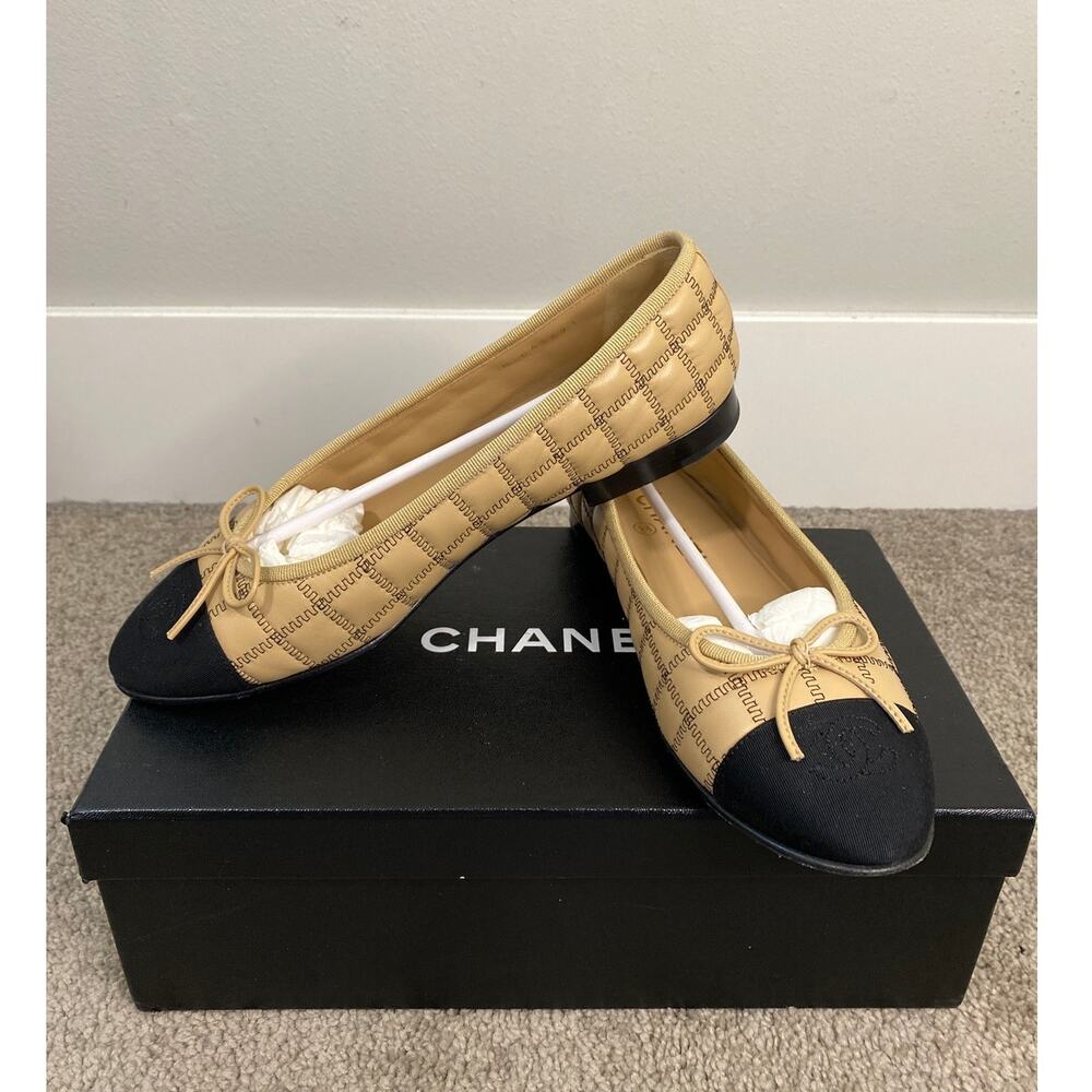 Chanel 24P Beige Black CC Ballerina Ballet Flats Size 38 G45591 Authentic